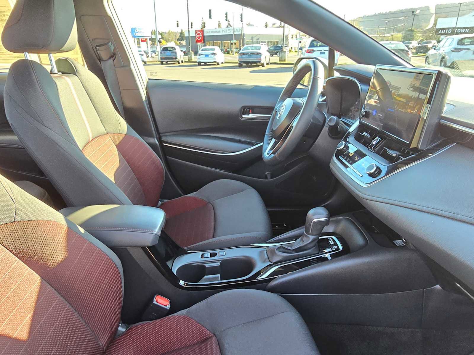 Used 2024 Toyota Corolla SE w/ SE Premium Package image 10