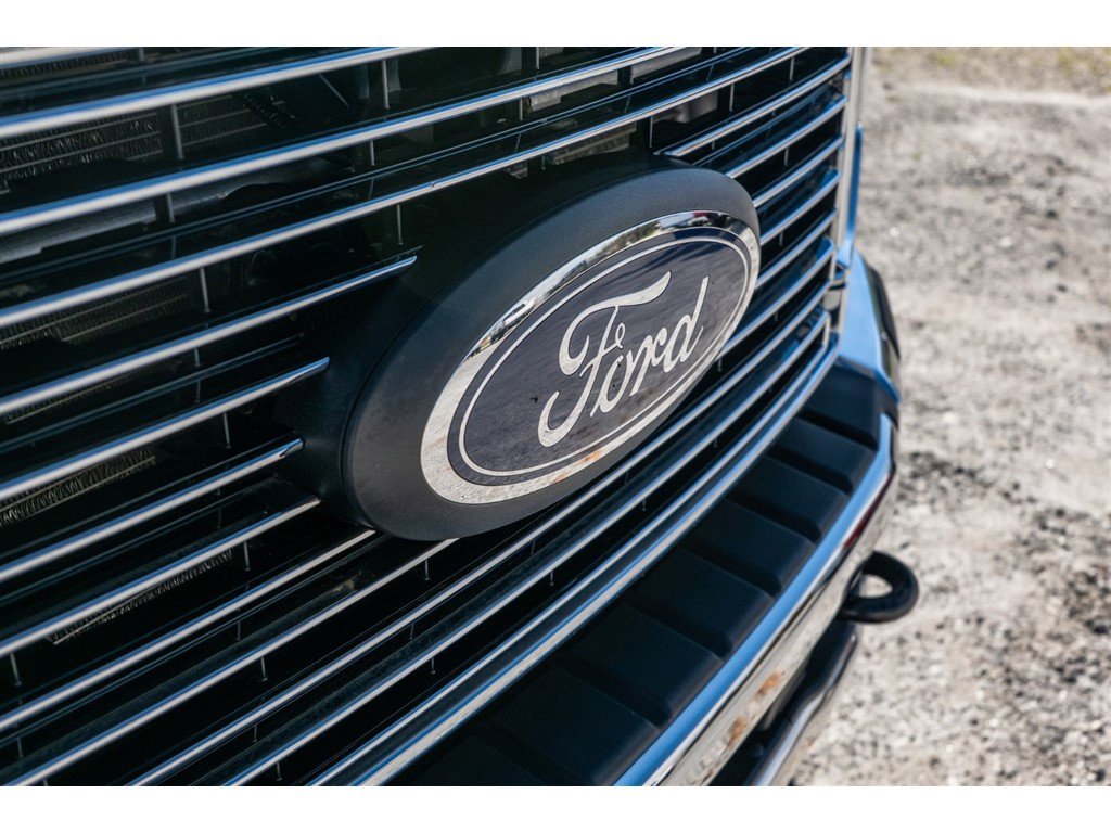 Used 2022 Ford F450 XLT w/ Camper Package image 3