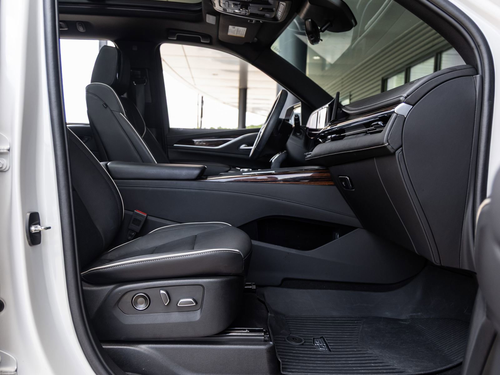 Used 2023 Cadillac Escalade Premium Luxury w/ LPO, Floor Liner Package AWD/4WD image 35