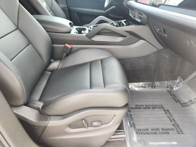 Used 2024 Porsche Cayenne image 19