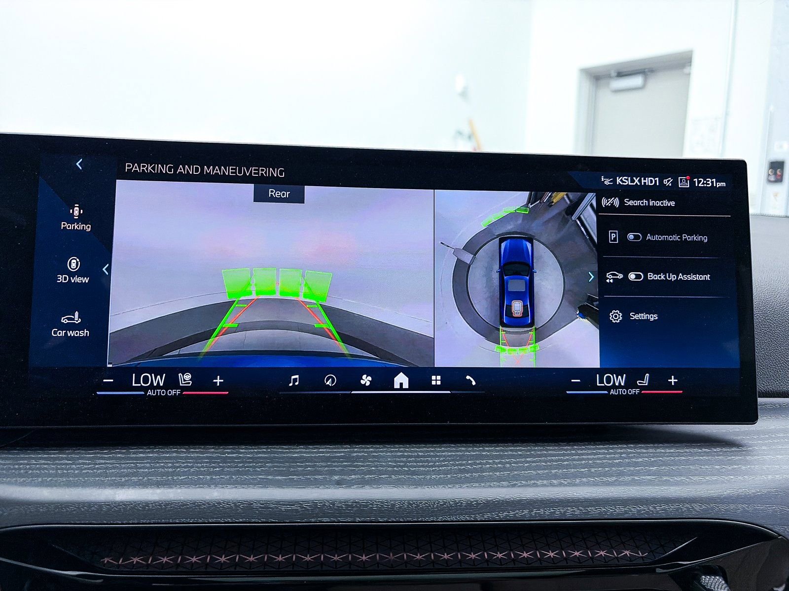 Used 2025 BMW 330i Sedan w/ M Sport Package image 9