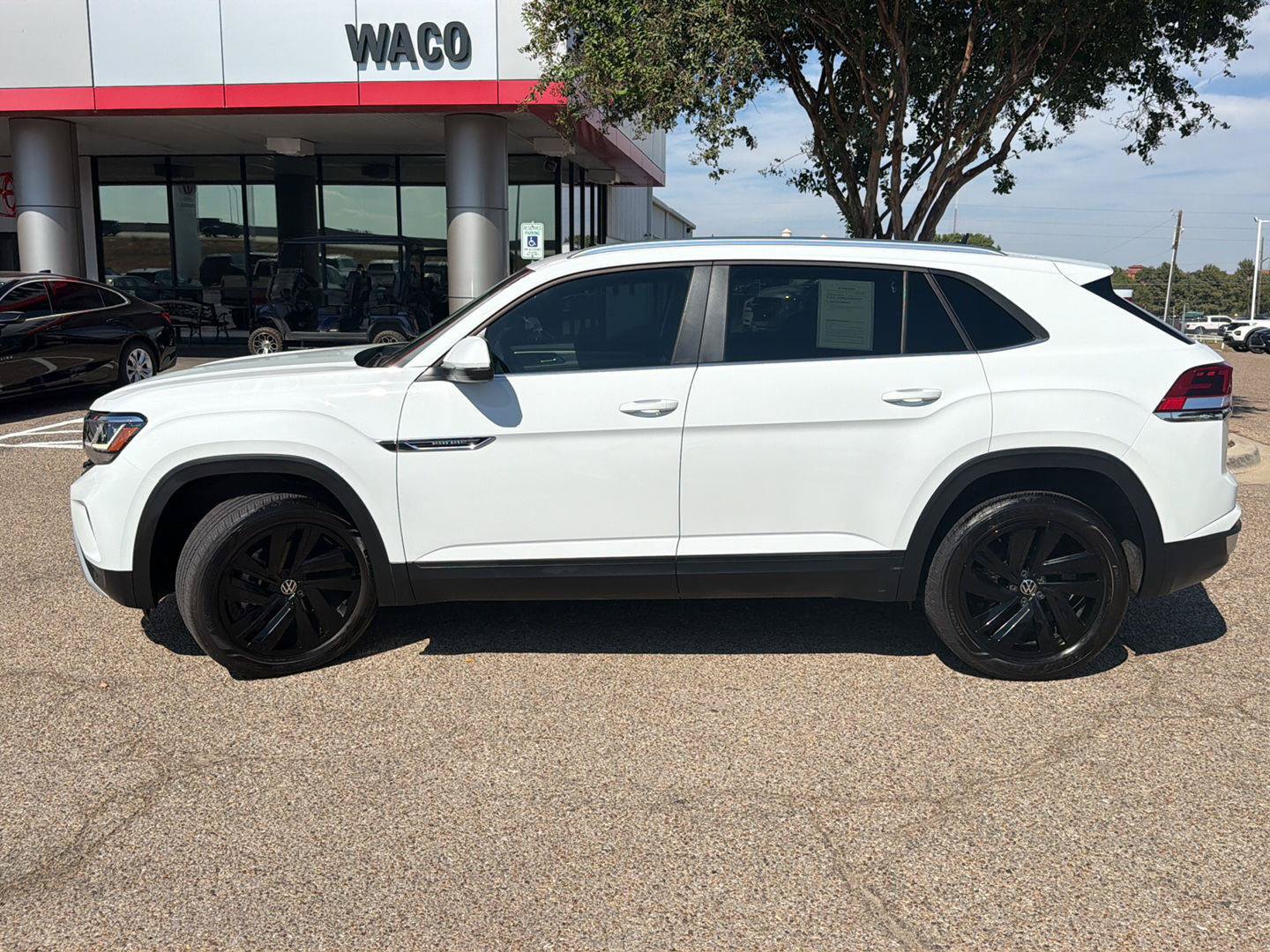 Used 2023 Volkswagen Atlas Cross Sport SE w/ Panoramic Sunroof Package FWD image 6