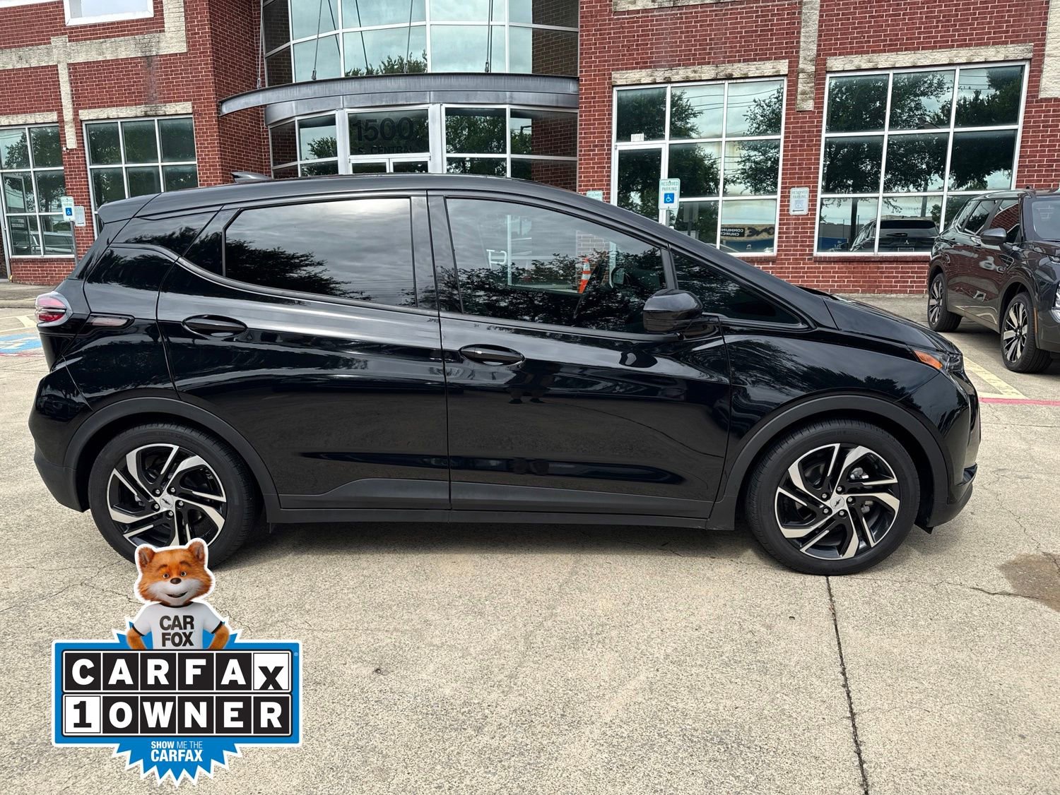 Used 2023 Chevrolet Bolt LT w/ Infotainment Package FWD image 2
