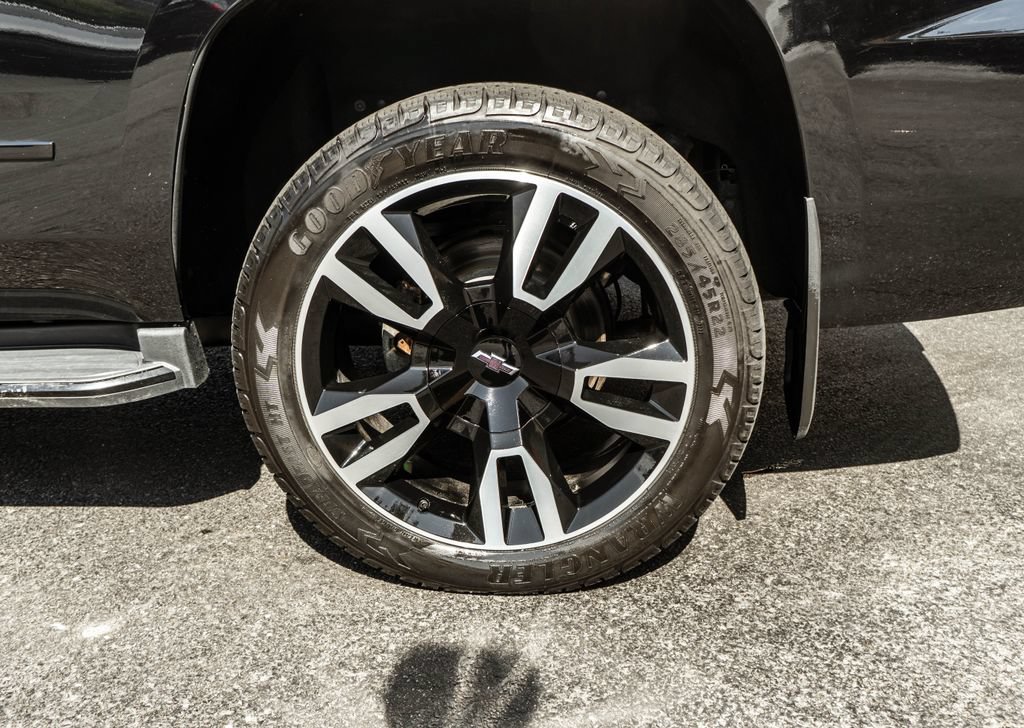 Used 2020 Chevrolet Tahoe Premier w/ RST Edition AWD/4WD image 32