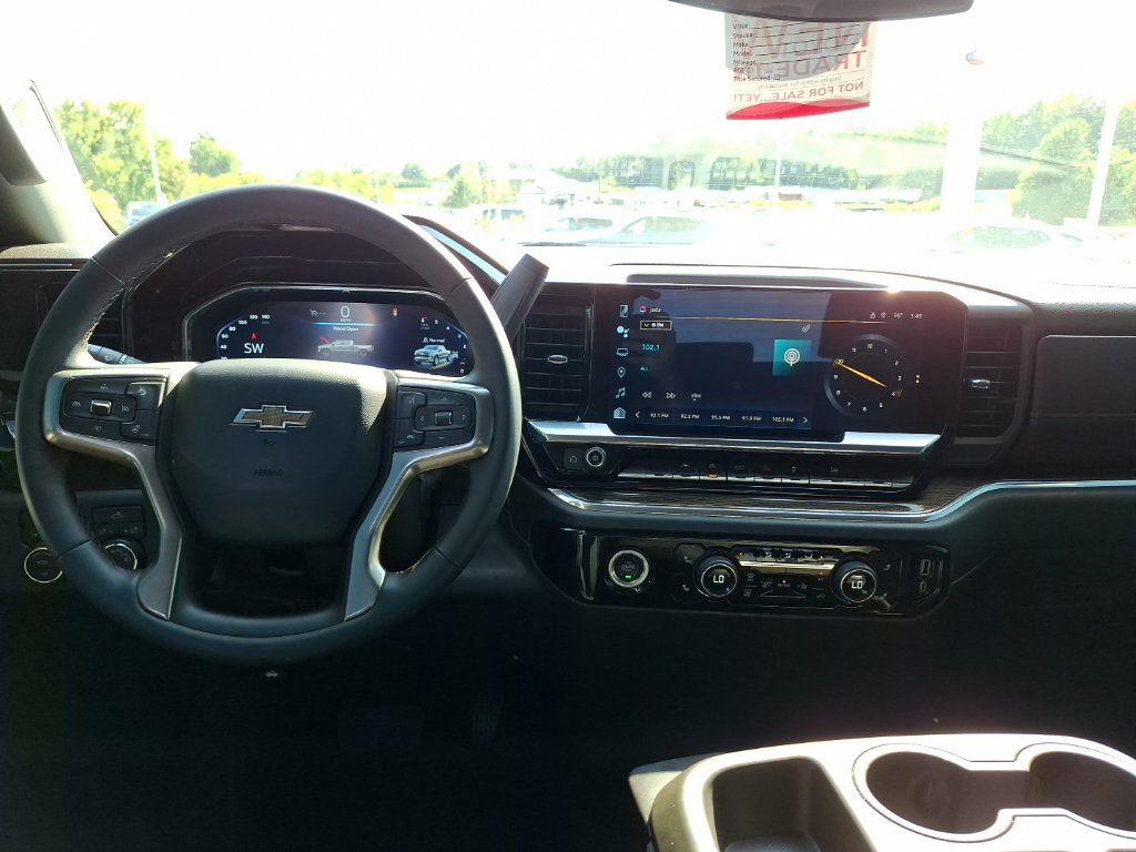 Used 2023 Chevrolet Silverado 1500 LT AWD/4WD image 26