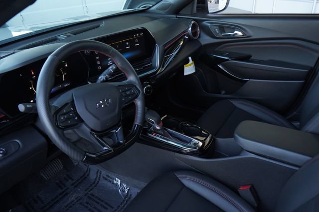 Used 2026 Chevrolet Trax RS w/ Sunroof Package FWD image 2