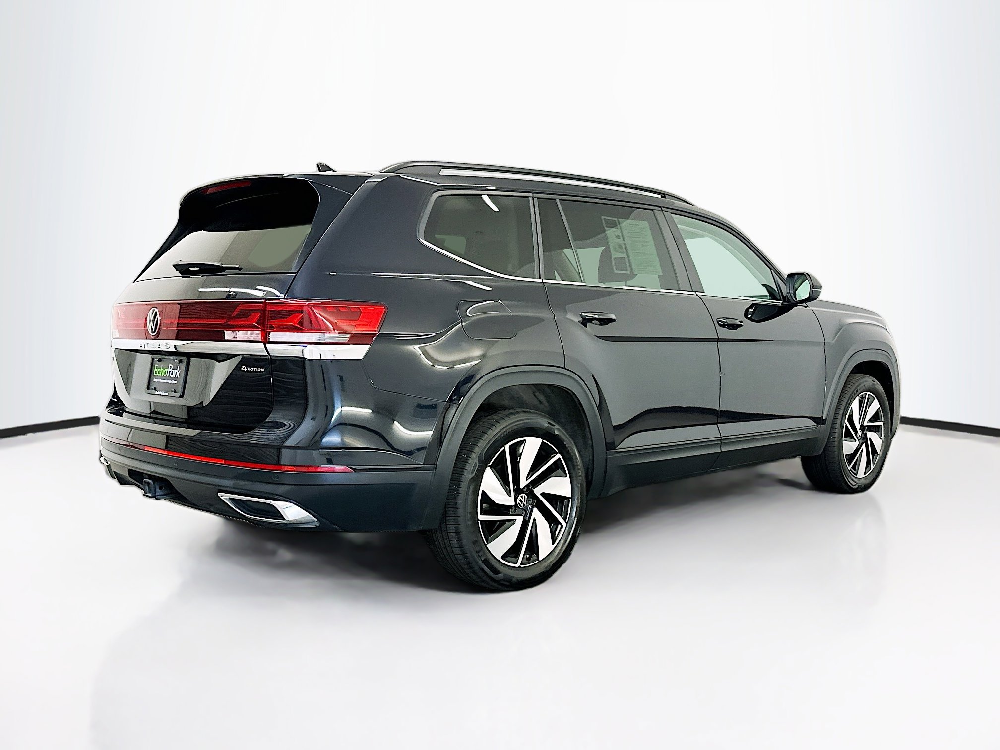 Used 2025 Volkswagen Atlas SE image 9