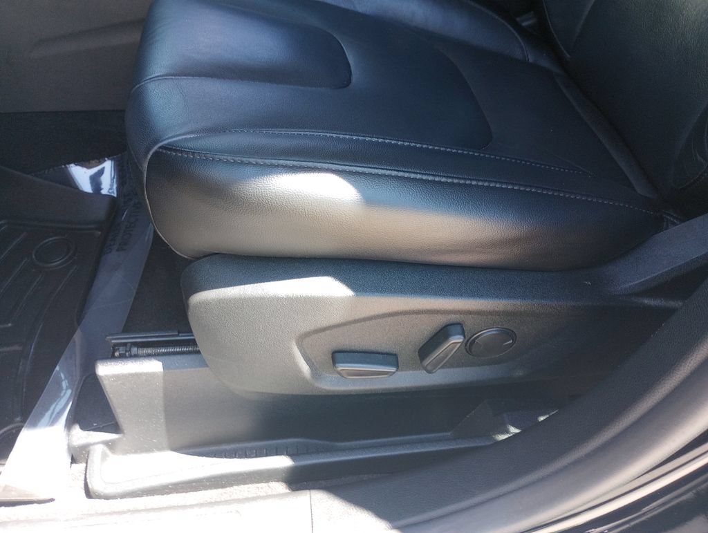 Used 2020 Ford Edge Titanium FWD image 22