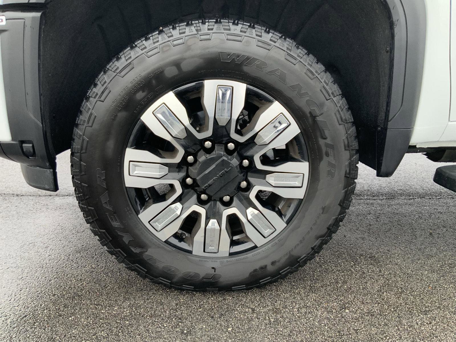 Used 2025 GMC Sierra 2500 Denali image 25