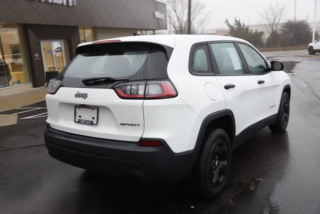 Used 2019 Jeep Cherokee Sport image 3