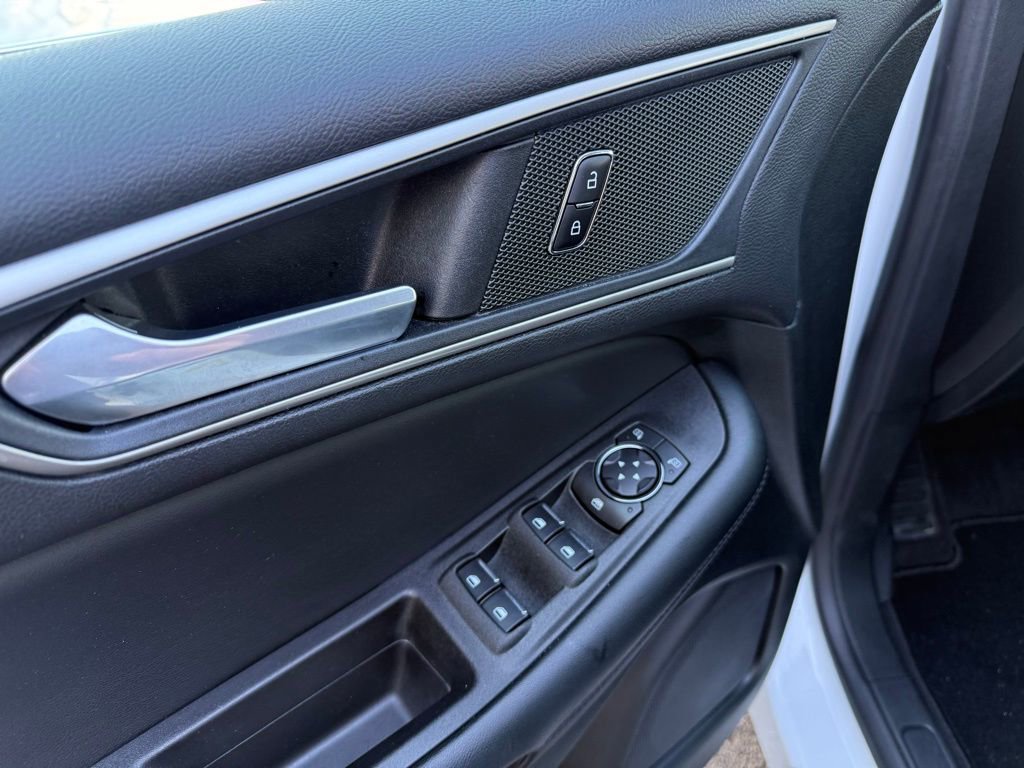 Used 2022 Ford Edge SEL w/ Convenience Package image 7