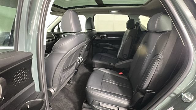 Used 2025 Kia Sorento EX w/ EX Panoramic Sunroof Package AWD/4WD image 26