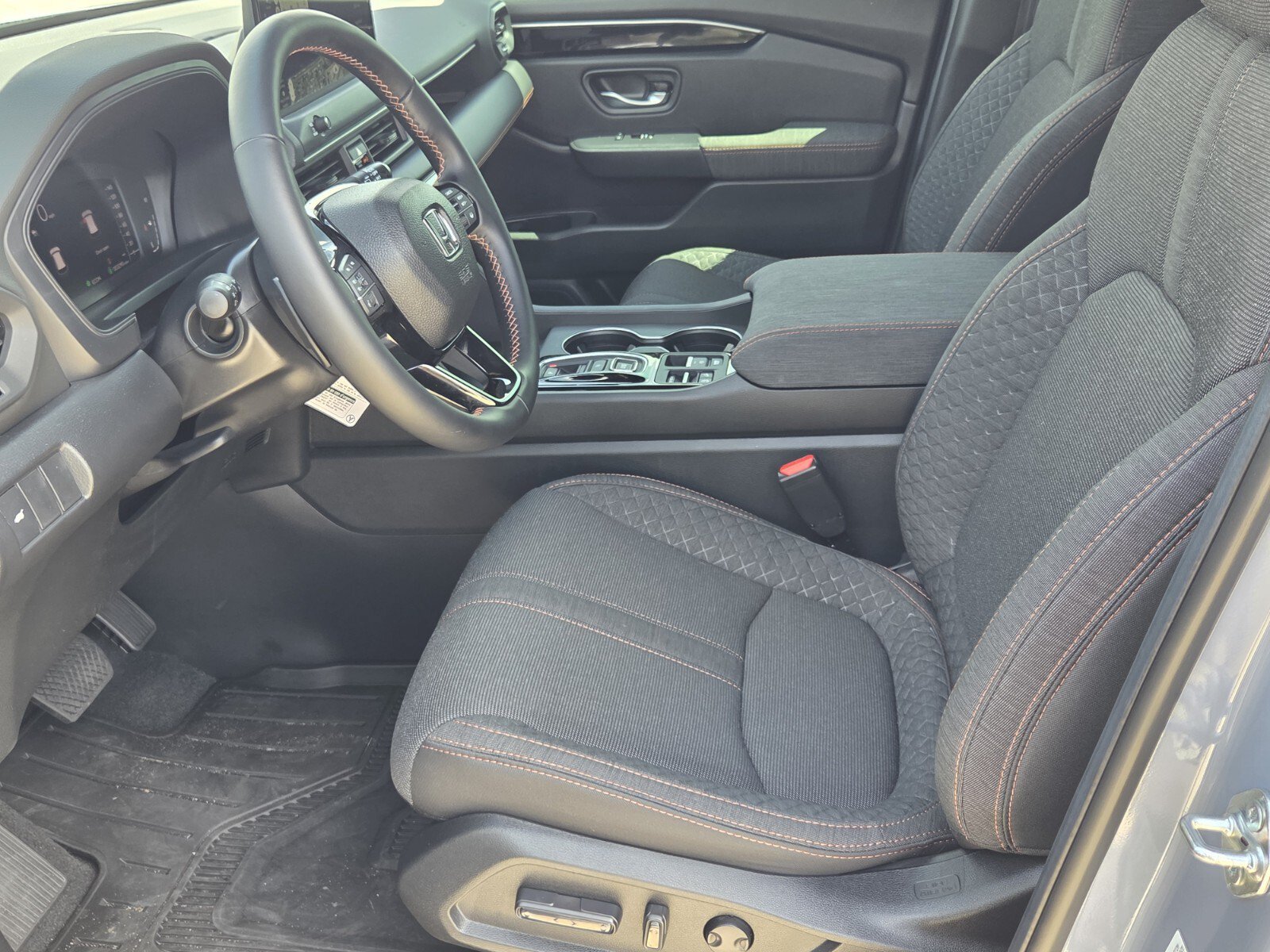 Used 2026 Honda Pilot Sport image 4