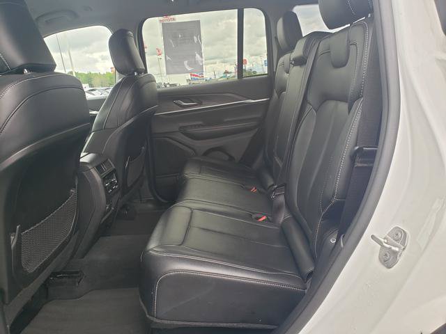 Used 2023 Jeep Grand Cherokee Limited AWD/4WD image 12