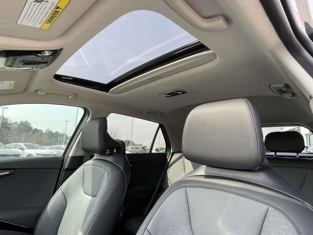 New 2026 Kia Niro SX Touring image 2