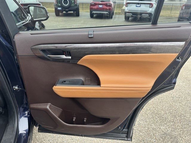 Used 2022 Toyota Highlander Platinum image 34