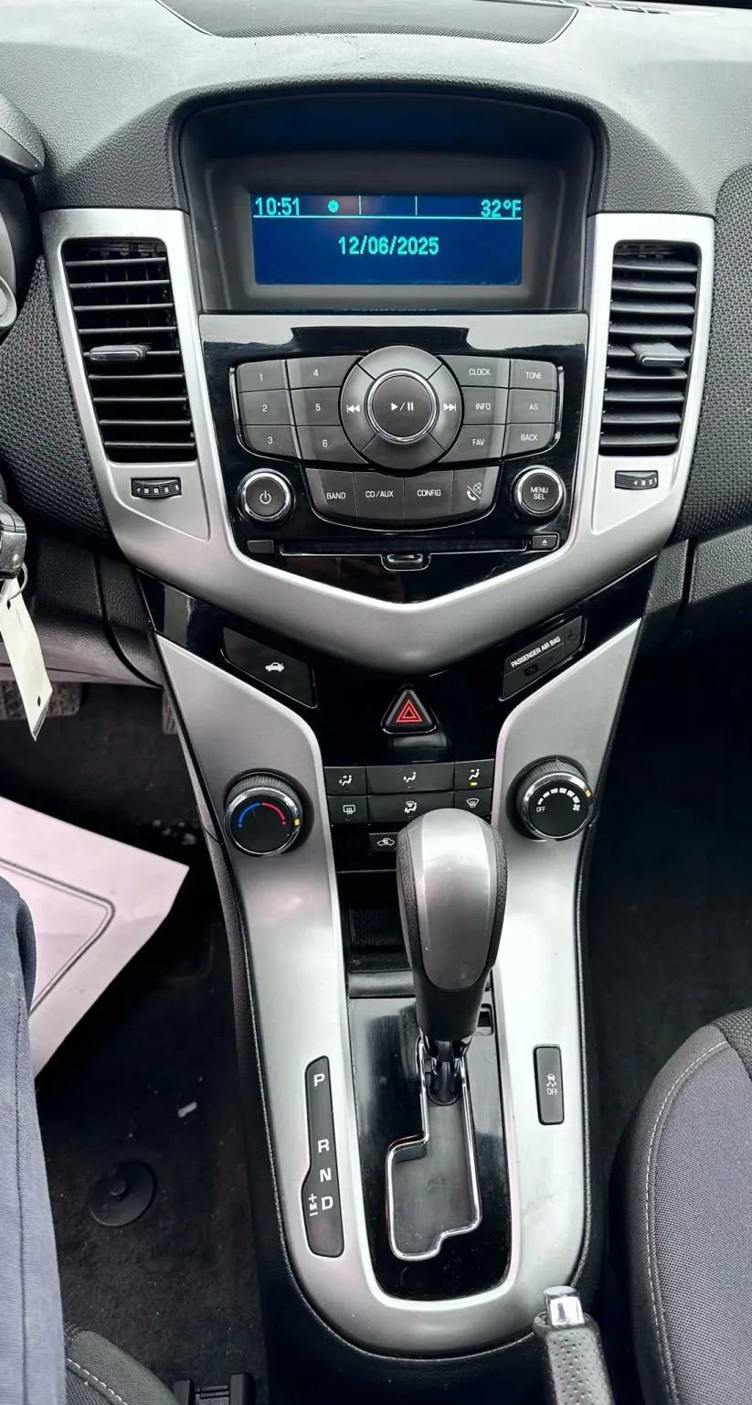 Used 2015 Chevrolet Cruze LT image 17