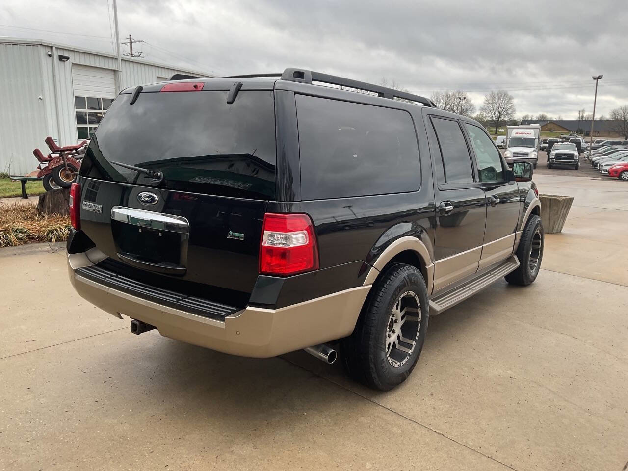 Used 2014 Ford Expedition EL XLT w/ Equipment Group 202A image 9