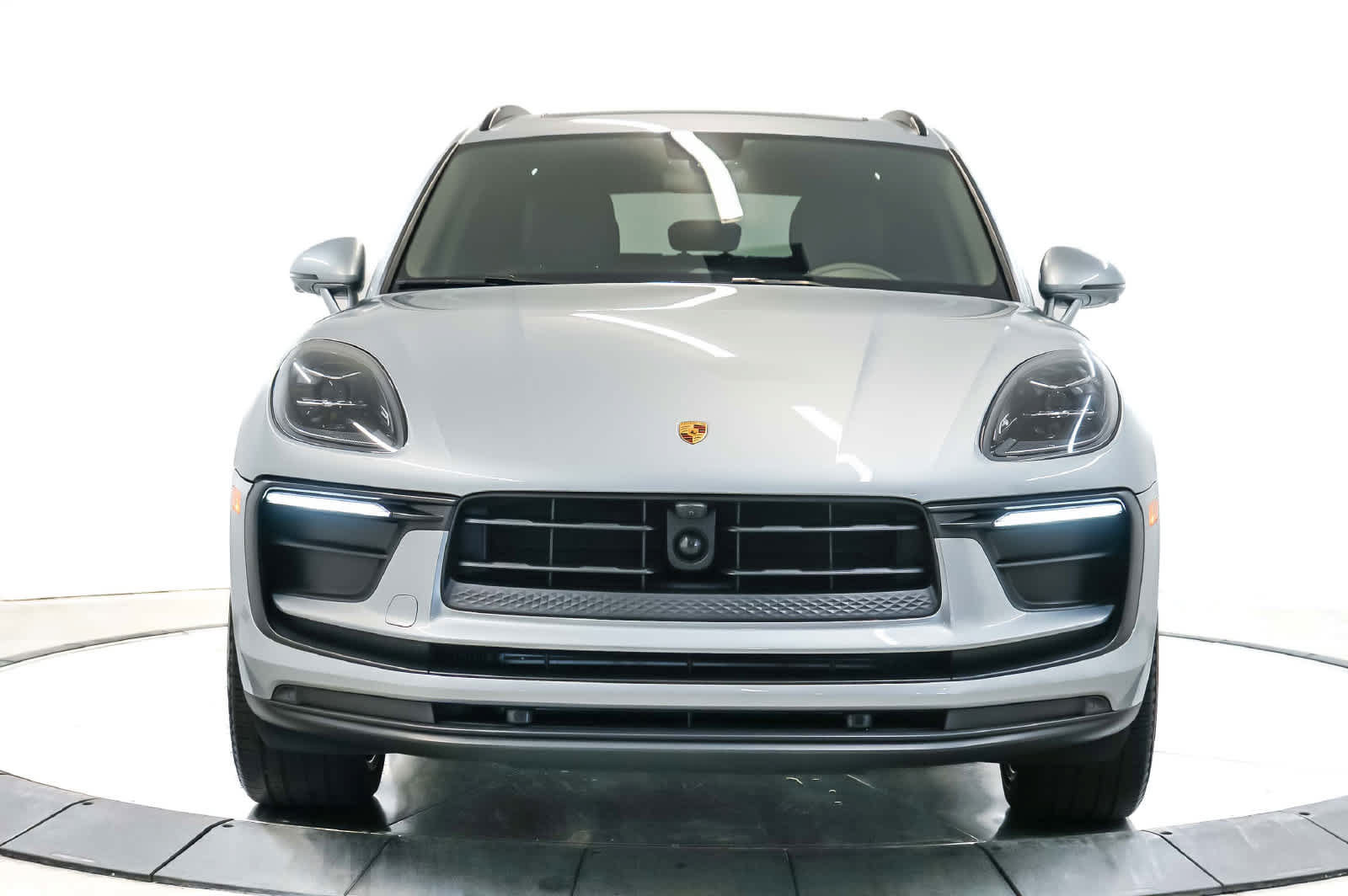 Certified 2024 Porsche Macan AWD/4WD image 6