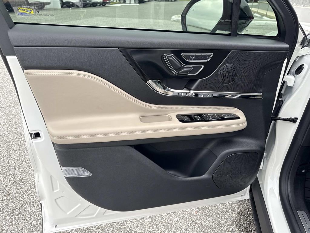 New 2026 Lincoln Corsair Premiere image 18