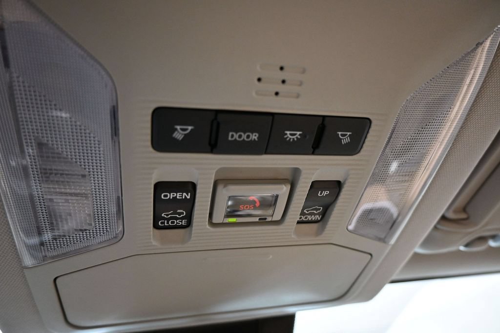Used 2025 Toyota RAV4 XLE Premium FWD image 31