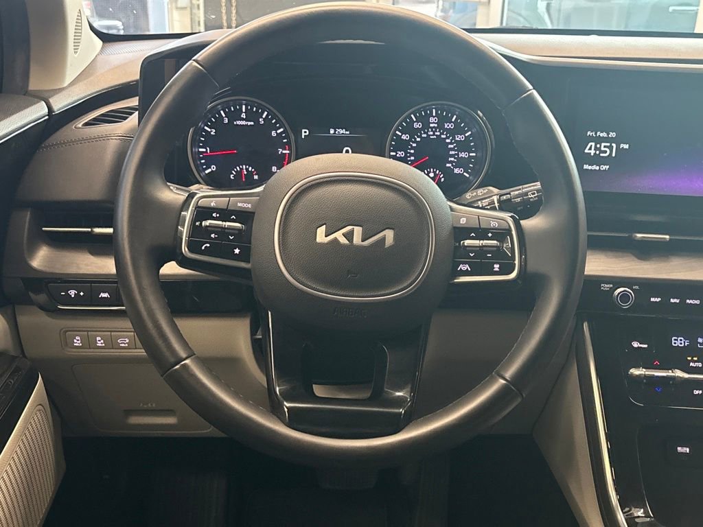 Certified 2022 Kia Carnival EX image 21