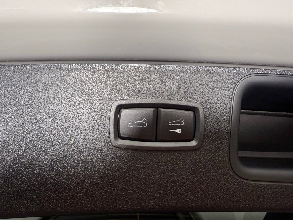 New 2025 Porsche Macan image 18