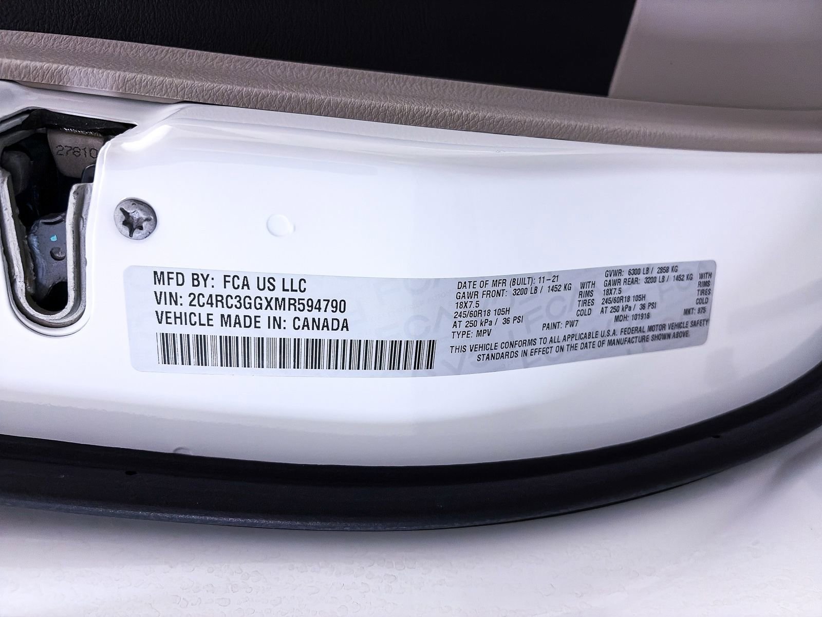 Used 2021 Chrysler Pacifica Limited w/ Premium & Safety Sphere Group image 40