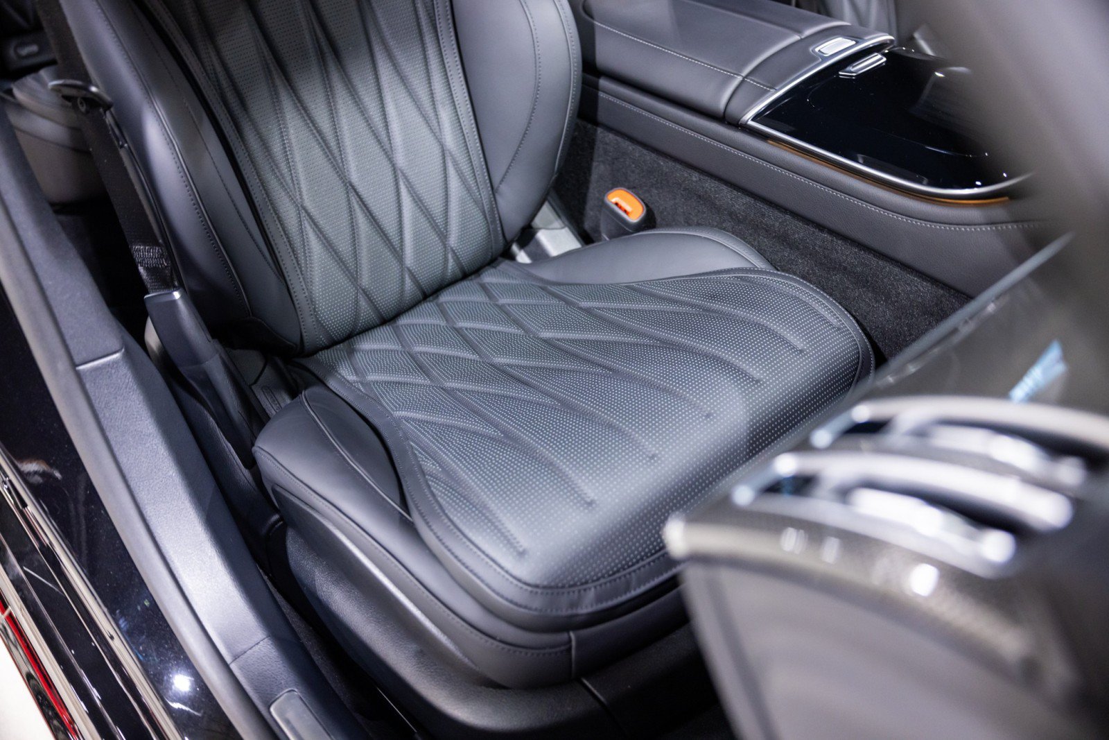 Used 2024 Mercedes-Benz S 63 AMG S w/ AMG Night Package image 31