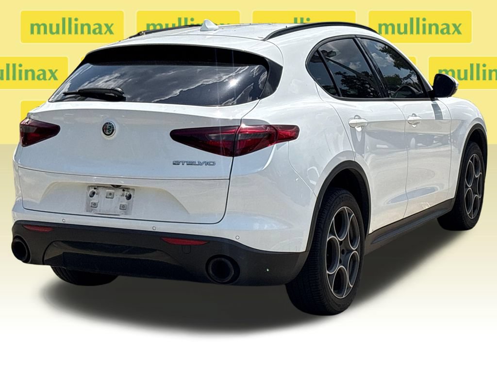 Used 2022 Alfa Romeo Stelvio Sprint RWD image 4