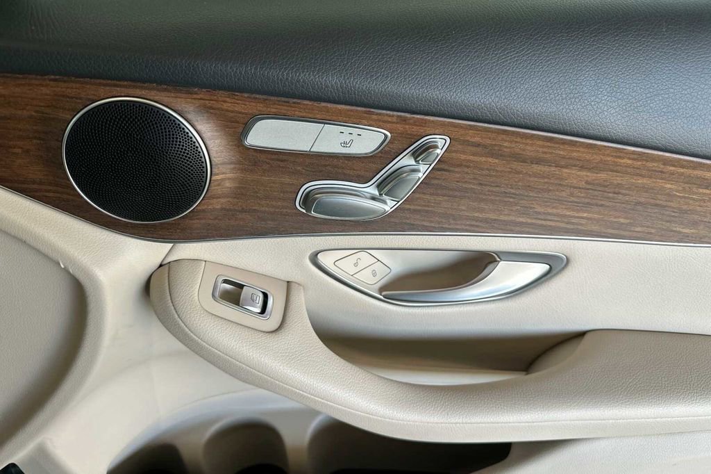 Certified 2022 Mercedes-Benz GLC 300 4MATIC w/ Premium Package Lite image 23