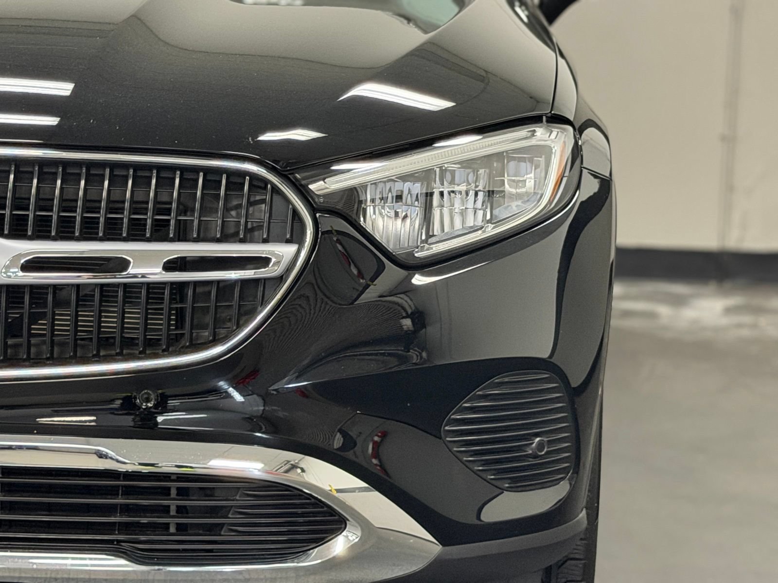Used 2025 Mercedes-Benz GLC 350e 4MATIC image 8