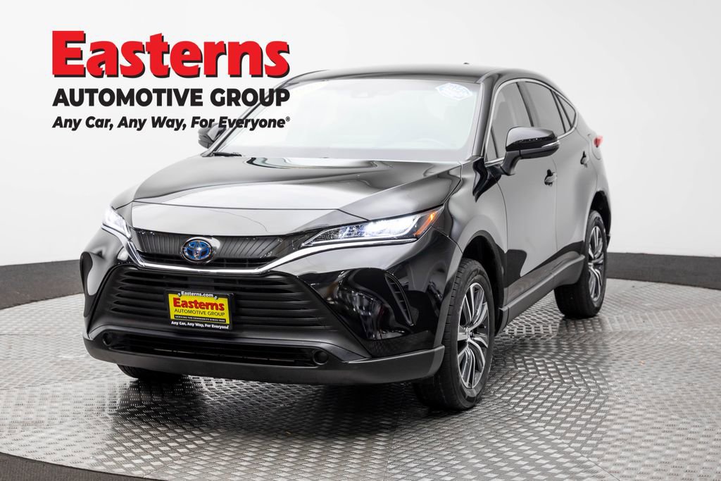 Used 2022 Toyota Venza LE image 1