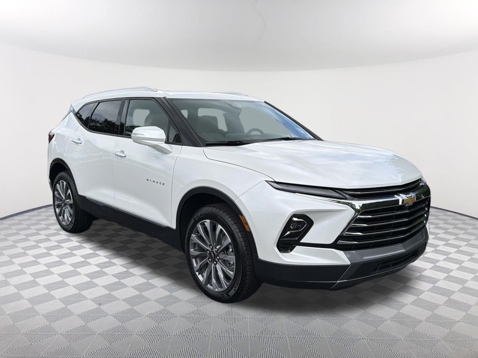 Used 2025 Chevrolet Blazer Premier w/ Driver Confidence II Package FWD image 3