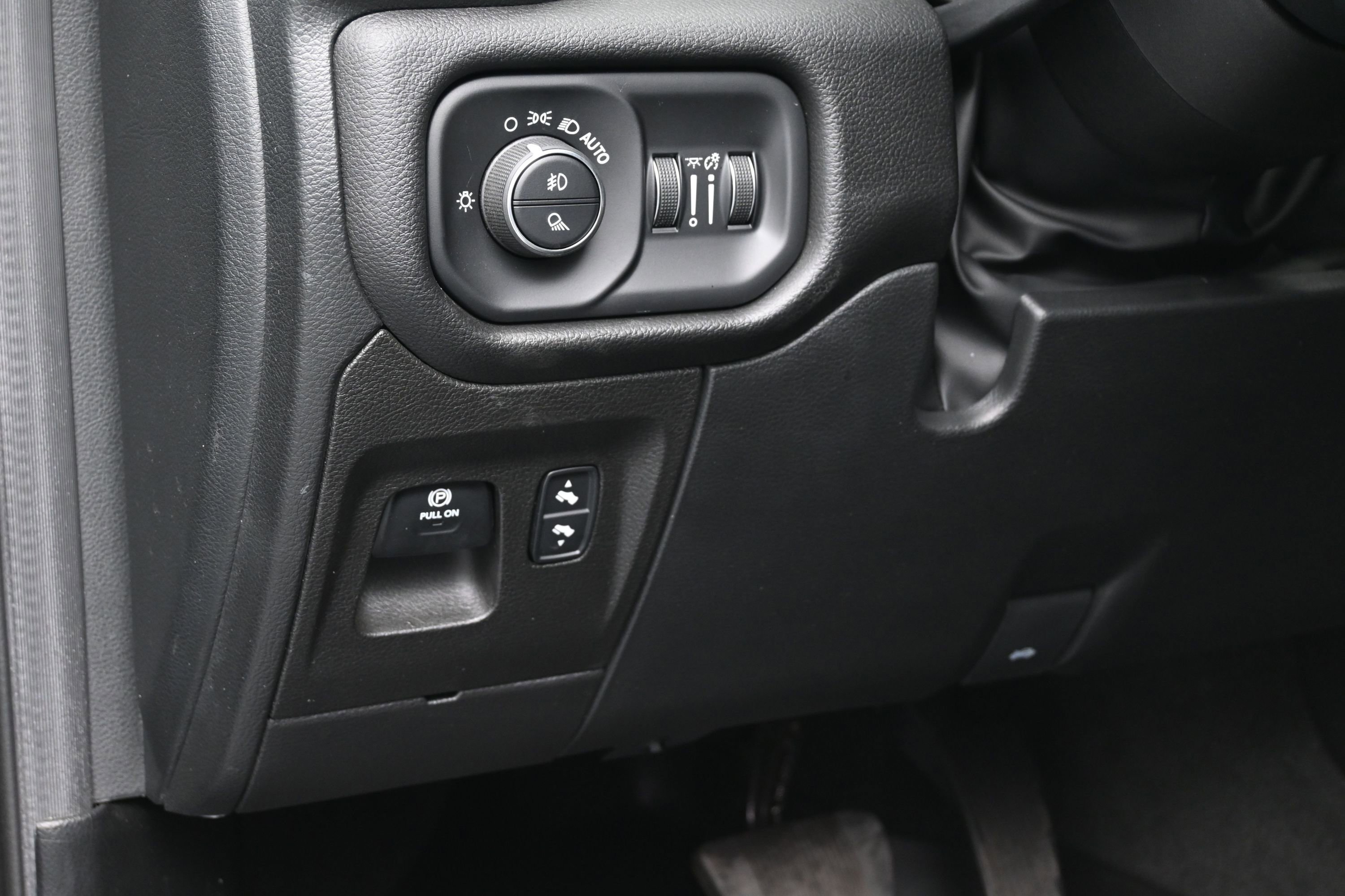 Used 2023 RAM 1500 Laramie AWD/4WD image 23
