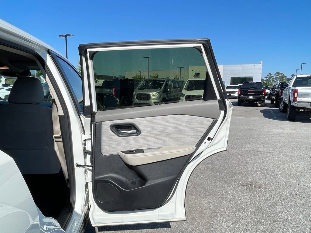 Used 2023 Nissan Rogue SV FWD image 32