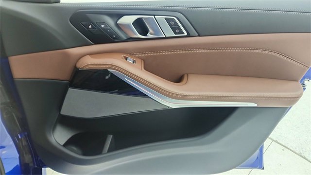 Used 2025 BMW X7 M60i image 24