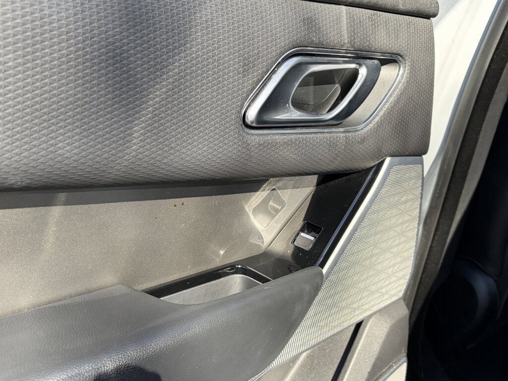 Used 2018 Land Rover Range Rover Velar S image 24