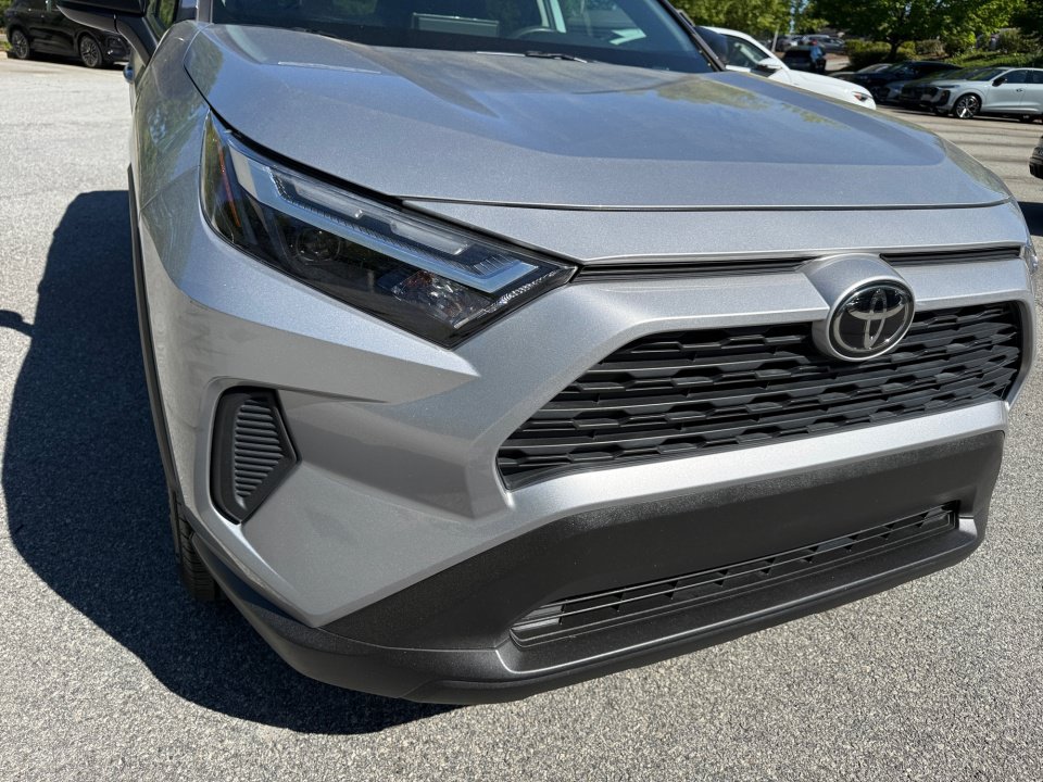 Used 2023 Toyota RAV4 LE AWD/4WD image 28
