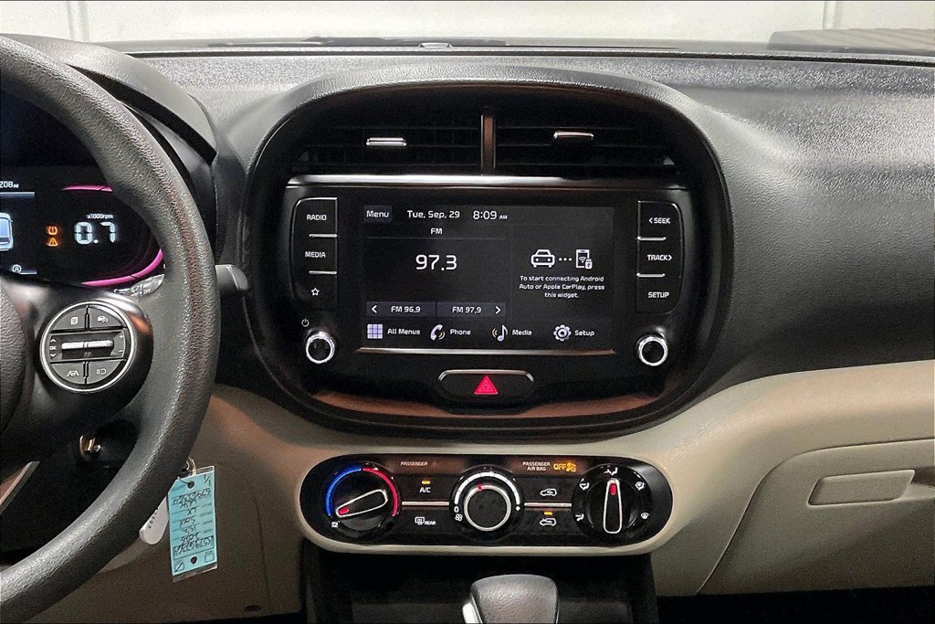Used 2025 Kia Soul LX w/ LX Technology Package FWD image 7
