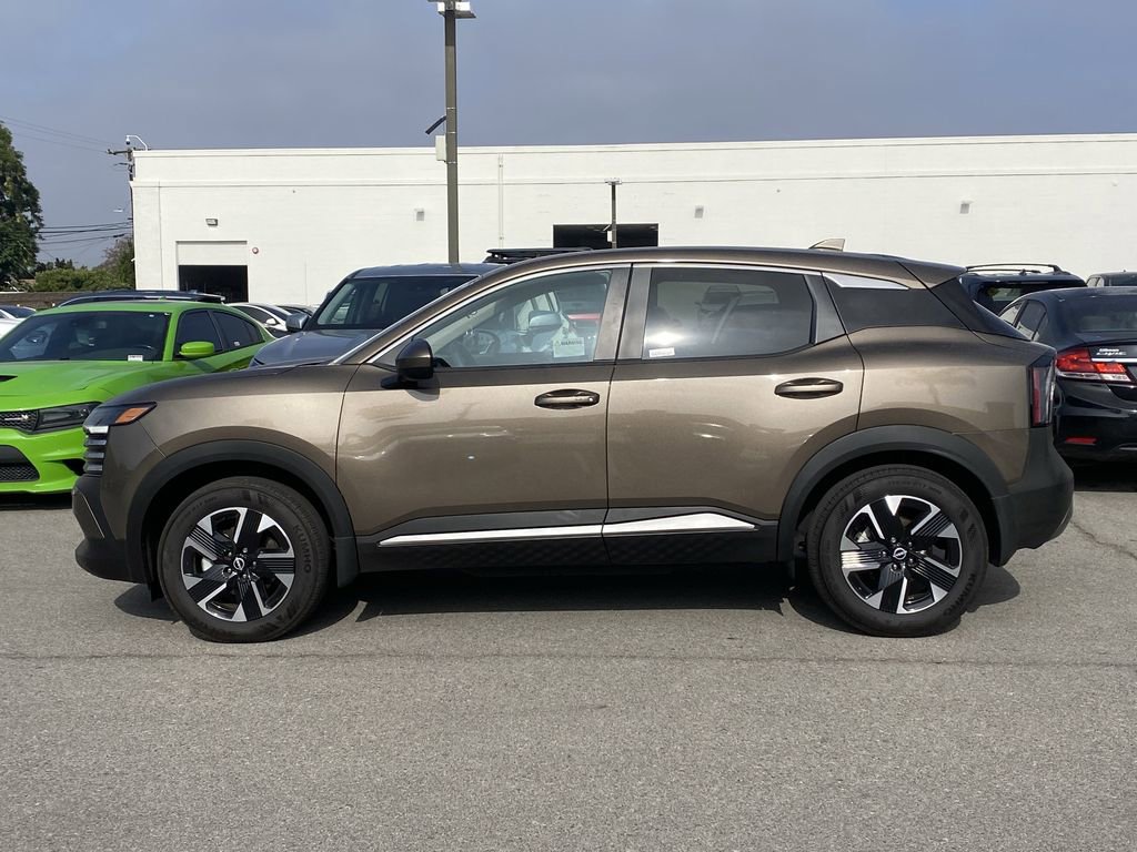 Used 2025 Nissan Kicks SV AWD/4WD image 2