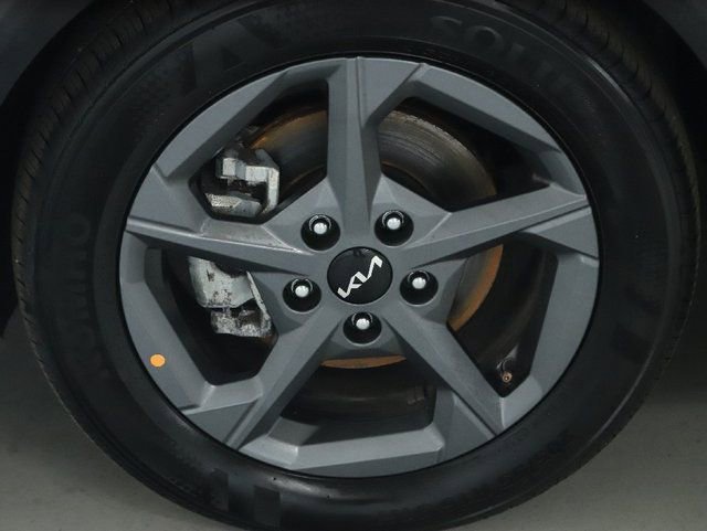 Used 2025 Kia K4 LXS image 36