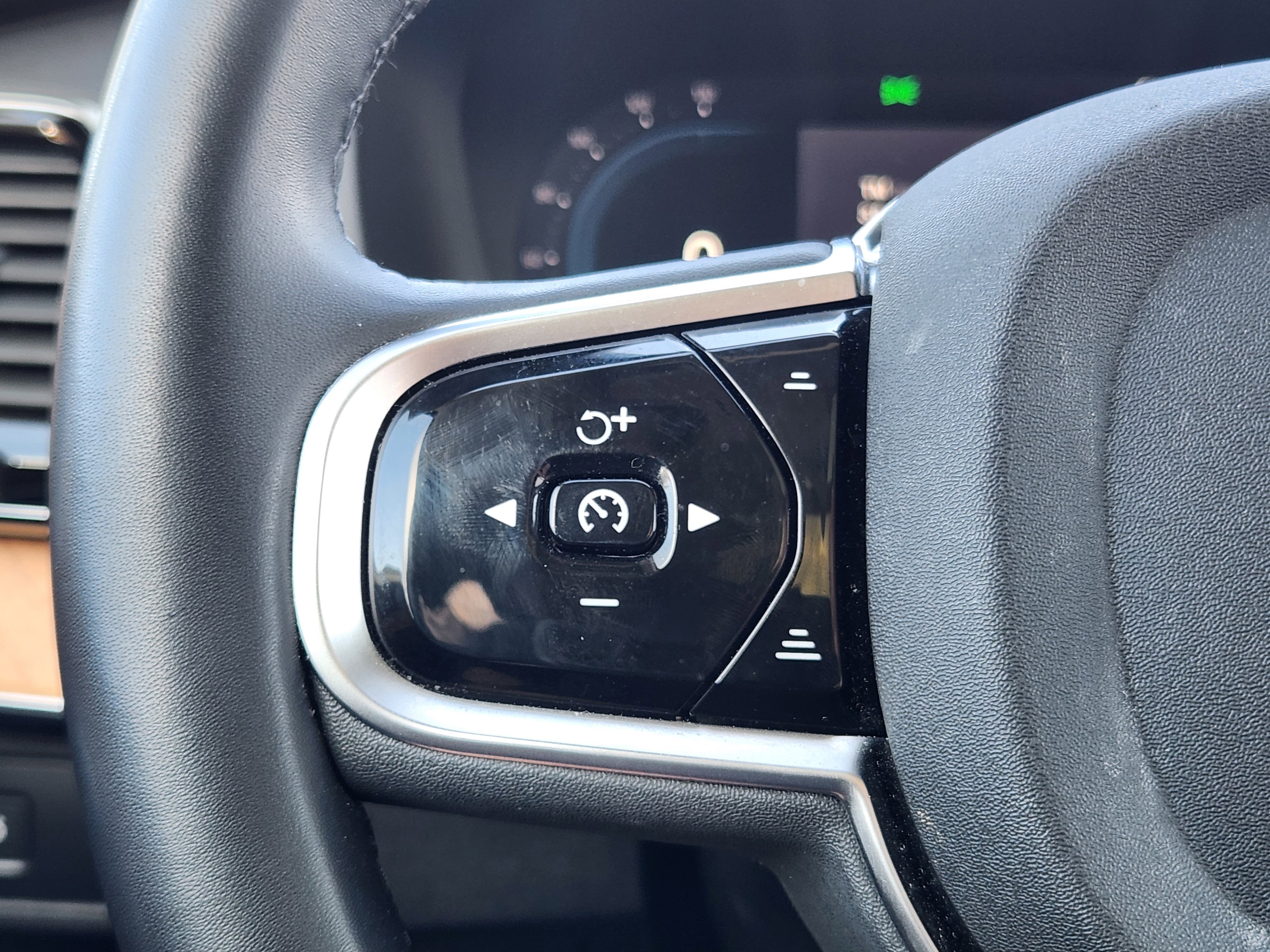 Used 2024 Volvo XC90 B5 Plus image 30