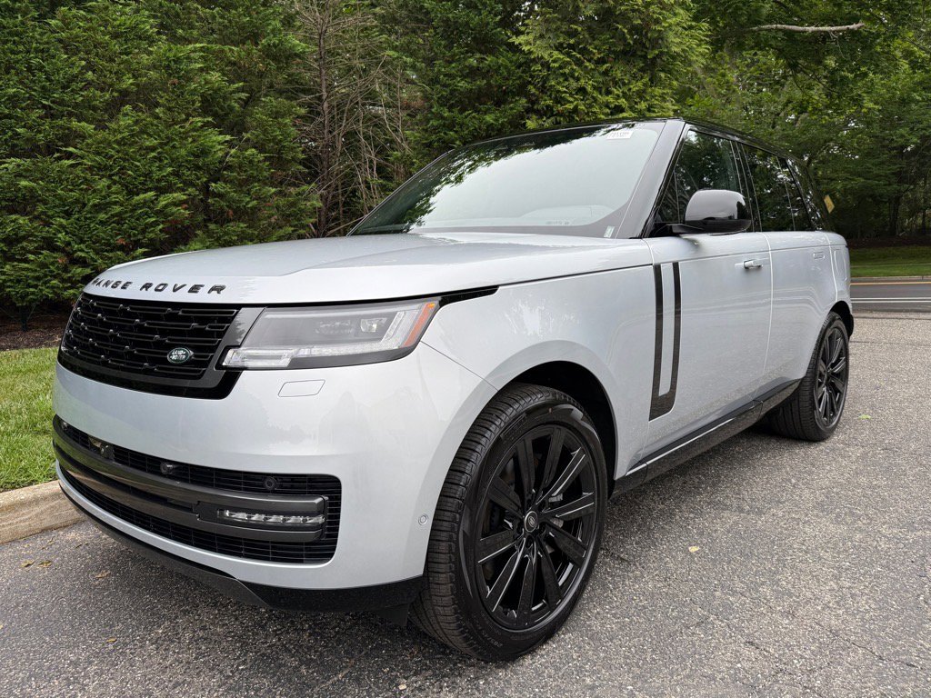 New 2025 Land Rover Range Rover SE image 1
