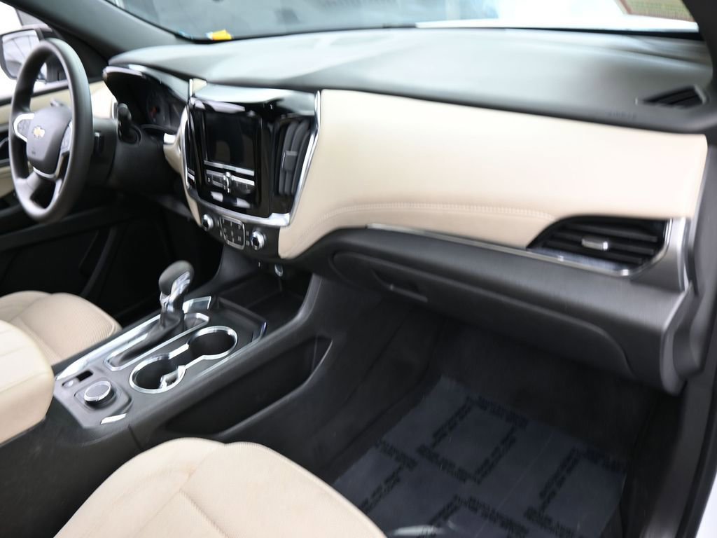 Used 2023 Chevrolet Traverse LS image 38