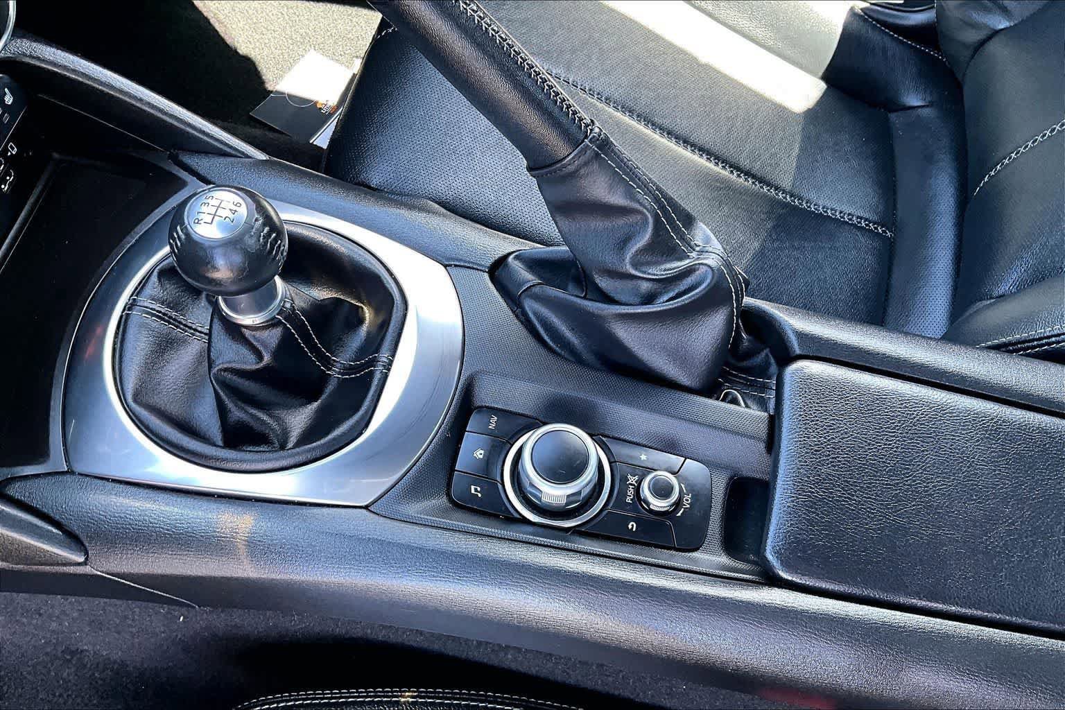 Used 2021 MAZDA MX-5 Miata RF Grand Touring RWD image 17