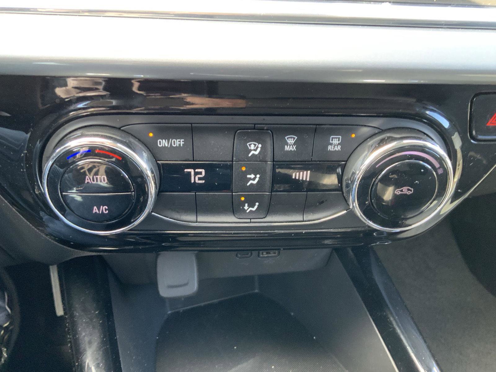 Used 2025 Chevrolet Trax LT FWD image 39