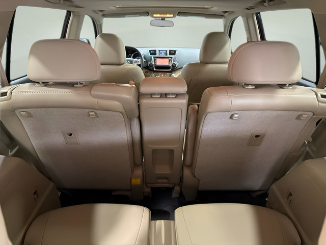Used 2013 Toyota Highlander Limited AWD/4WD image 38