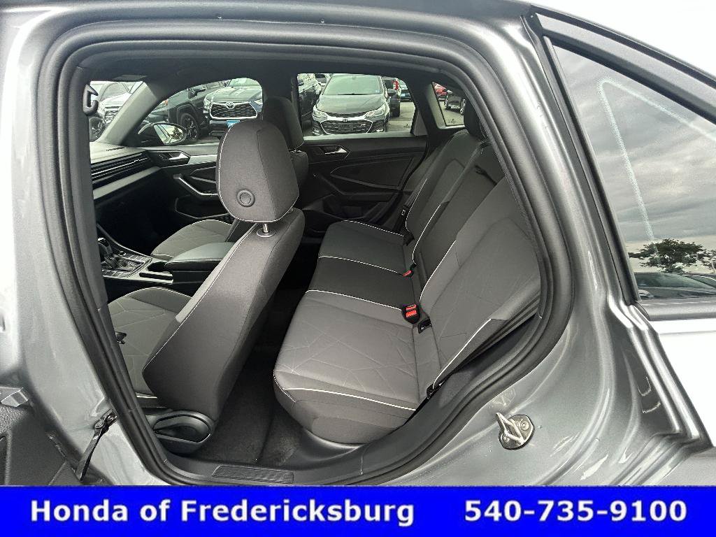 Used 2025 Volkswagen Jetta Sport FWD image 26