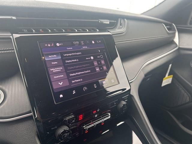 New 2025 Jeep Grand Cherokee L Altitude image 40